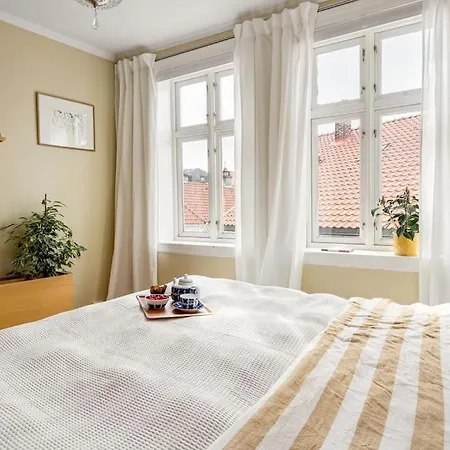 Det Lille Rode Huset Ved Floibanen Вилла